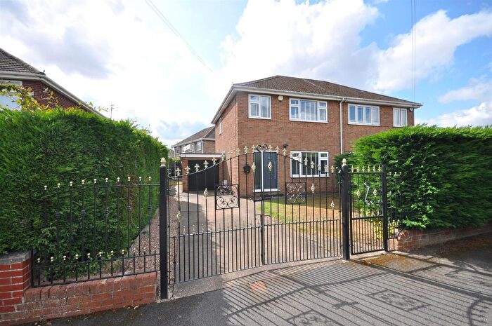 3 Bedroom Semi-detached House For Sale In Southwood Drive, Thorne, Doncaster, DN8