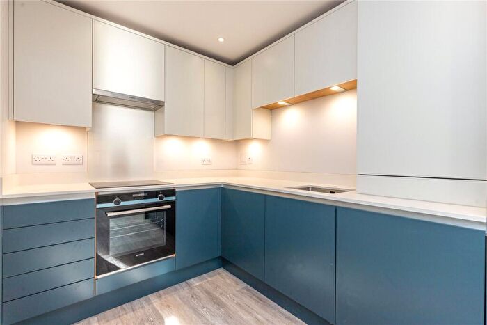 1 Bedroom Apartment To Rent In West Street, Berkshire, SL6