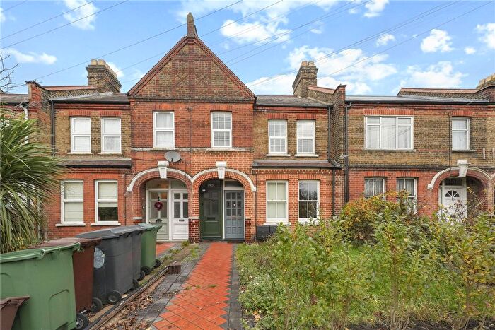 2 Bedroom Flat For Sale In Warner Road, Walthamstow, London, E17