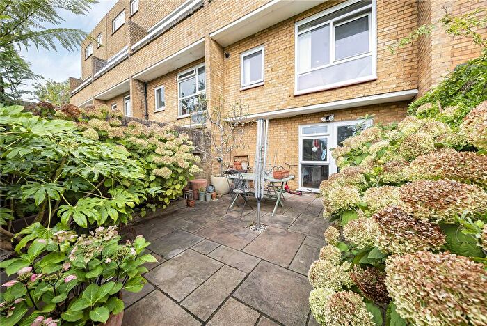 2 Bedroom Maisonette For Sale In Hayesford Park Drive, Bromley, BR2