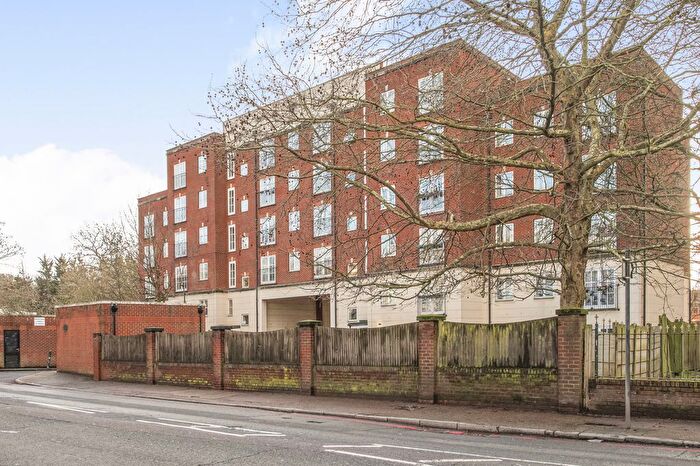 2 Bedroom Flat For Sale In Gloucester Court, Lordship Lane, East Dulwich, SE22