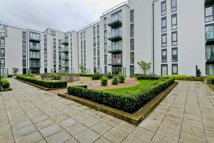 1 Bedroom Flat To Rent In Central Street, London, EC1V