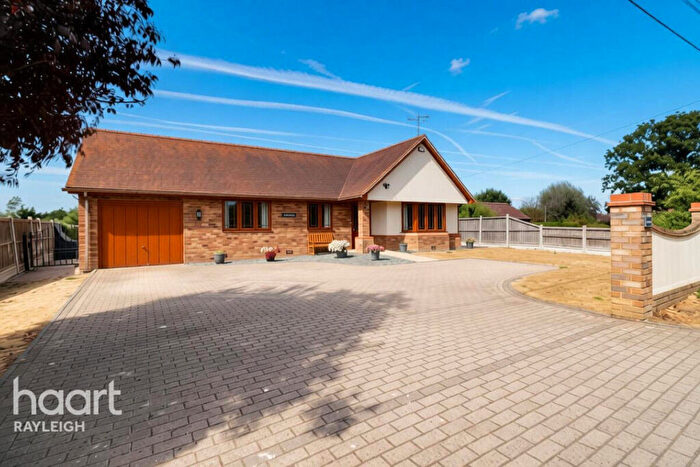 3 Bedroom Detached Bungalow For Sale In Kingsway, Hullbridge, SS5