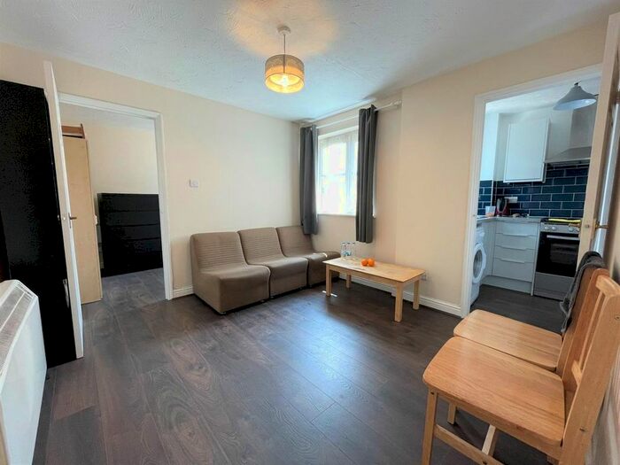 1 Bedroom Flat To Rent In Cherry Blossom Close, London, N13