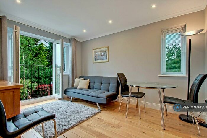 2 Bedroom Flat To Rent In Ryefield Crescent, Northwood, HA6