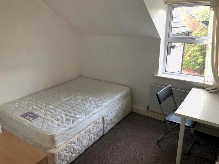 2 Bedroom Flat To Rent In Wilmslow Road, Fallowfield, M14