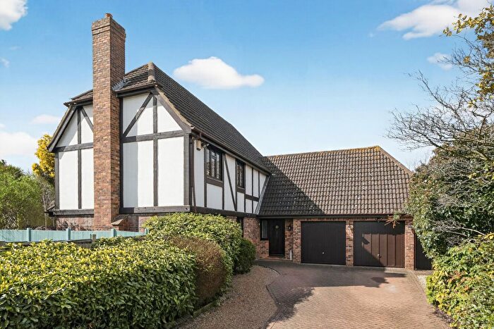4 Bedroom Detached House For Sale In Toynbec Close, Chislehurst, Kent, BR7
