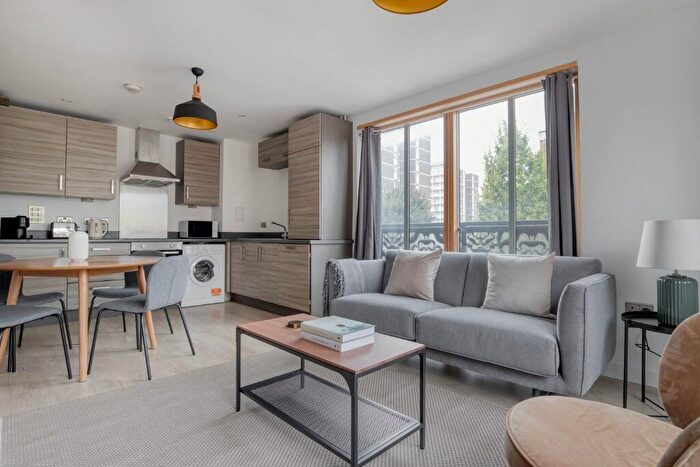 2 Bedroom Apartment To Rent In Pitfield Street, London, N1