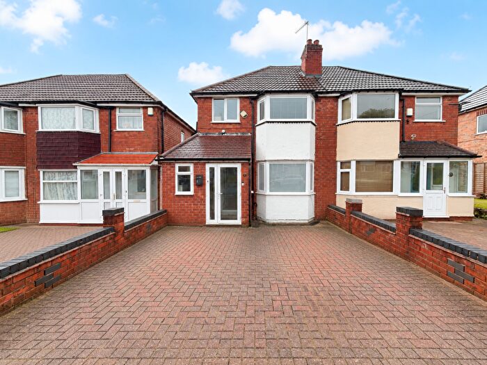 3 Bedroom Semi-Detached House For Sale In Newborough Road, Sirley, B90