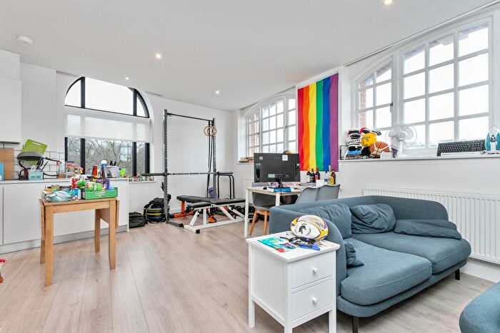 2 Bedroom Flat To Rent In Mayes Road, Wood Green, London, N22