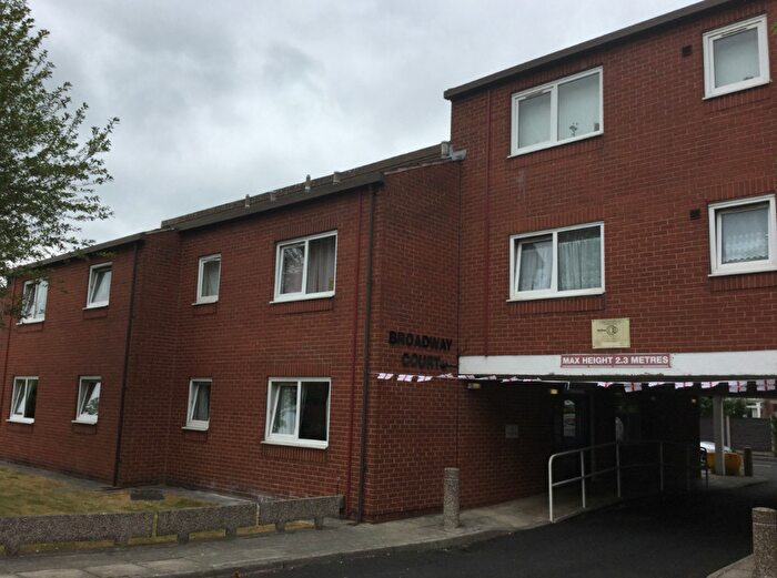 2 Bedroom Flat To Rent In Broadway, Barnsley, South Yorkshire, S70