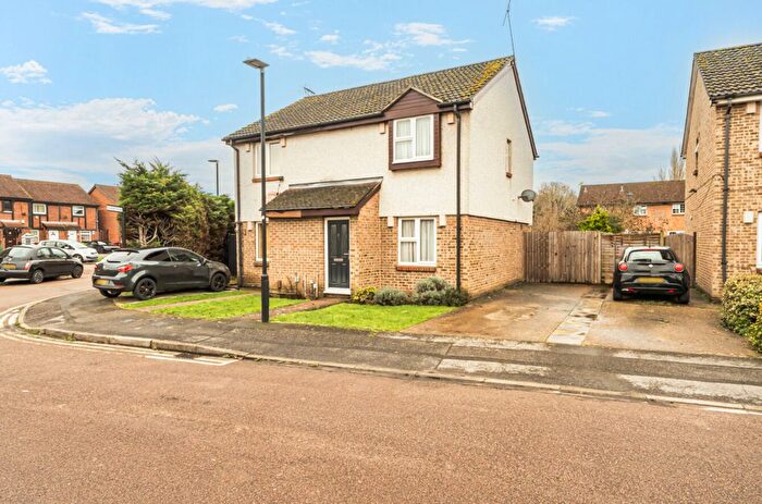 3 Bedroom Semi Detached House For Sale In Boveney Close, Slough, SL1