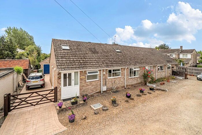 3 Bedroom Bungalow For Sale In Main Road, Abingdon, OX14
