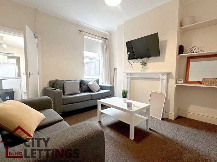 5 Bedroom Terraced House To Rent In Cromwell Street, Arboretum, NG7