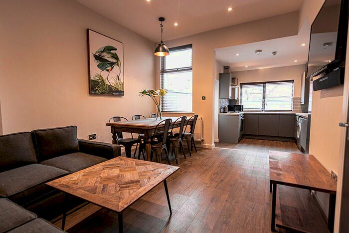 4 Bedroom Town House To Rent In Lees Hall Crescent, Fallowfield, Manchester M14