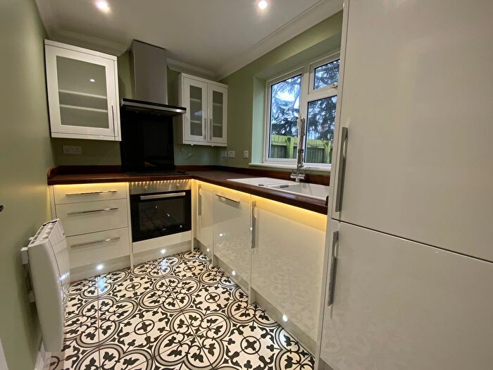 2 Bedroom Flat To Rent In Claire Court, Henley Road, IP1