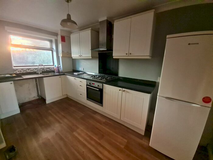 2 Bedroom Flat To Rent In High Street, Knottingley, WF11