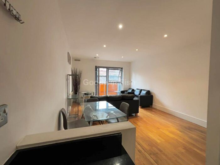 2 Bedroom Apartment To Rent In Whitworth Street, Manchester, M1