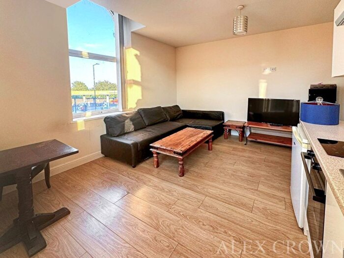 1 Bedroom Flat To Rent In Bounds Green Road, London, N11