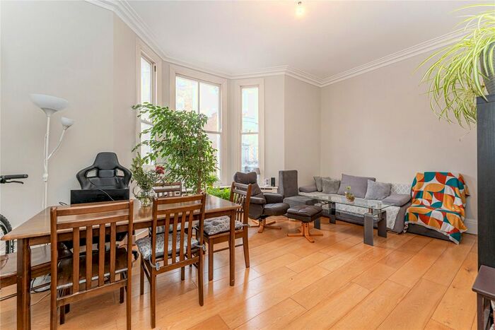 2 Bedroom Flat To Rent In Chesterton Road, London, W10