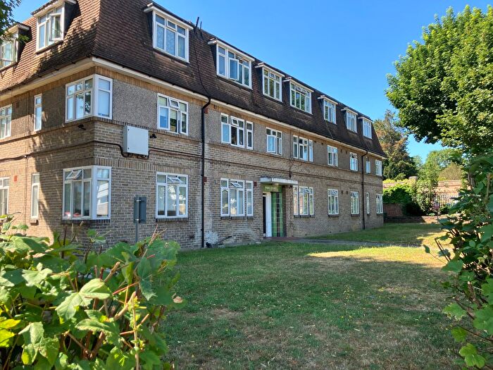 2 Bedroom Flat To Rent In Park Court (Ref ), West Dulwich., SE21