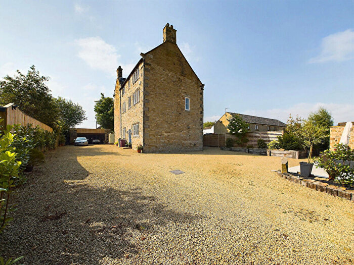 4 Bedroom Character Property For Sale In Bright Street, North Wingfield, S42