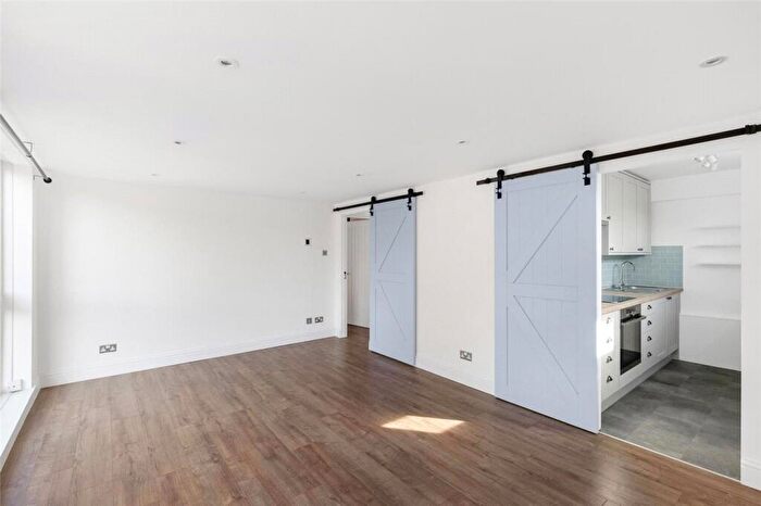 1 Bedroom Apartment To Rent In Auckland Road, London, SE19