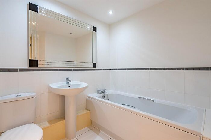 2 Bedroom Flat To Rent In Drummond House, College Mews, York, YO31