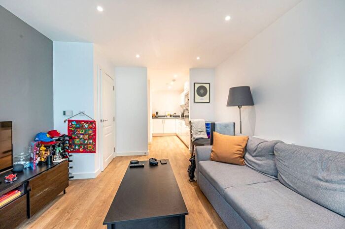 1 Bedroom Flat For Sale In Highland Street, Stratford, London, E15