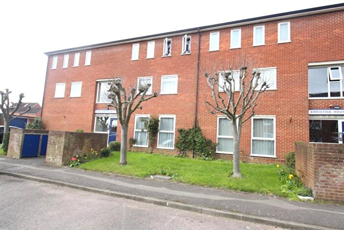 2 Bedroom Apartment For Sale In Mikern Close, Bletchley, MK2