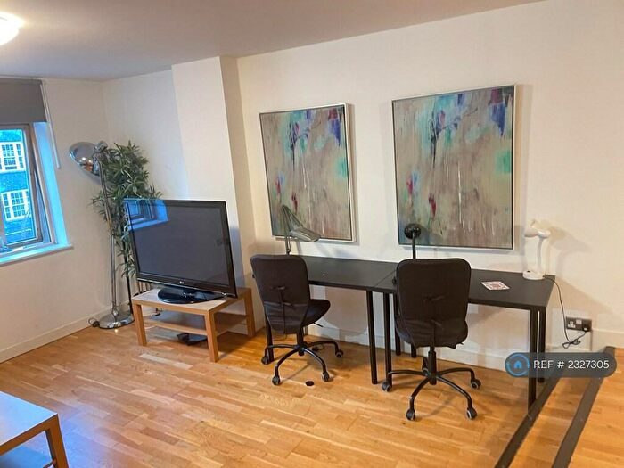 2 Bedroom Flat To Rent In Apartments, Bristol, BS1