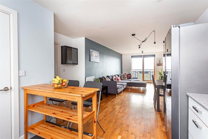 2 Bedroom Flat To Rent In Meath Crescent, London, E2