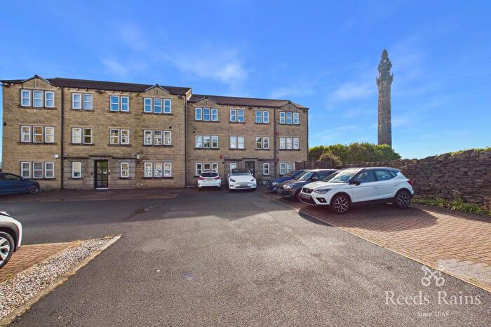 3 Bedroom Apartment For Sale In Skircoat Moor Road, Halifax, West Yorkshire, HX3