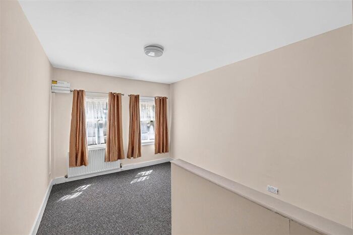2 Bedroom Flat To Rent In Rushey Green, London, SE6