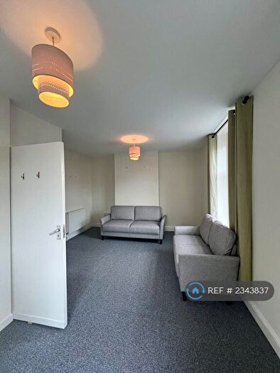 3 Bedroom Maisonette To Rent In Cowbridge Road East, Cardiff, CF11