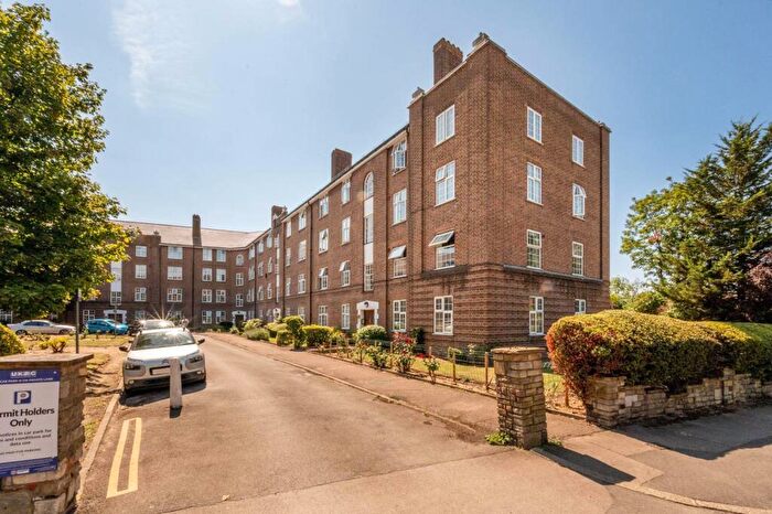 1 Bedroom Flat For Sale In Birkenhead Avenue, Kingston, Kingston Upon Thames, KT2