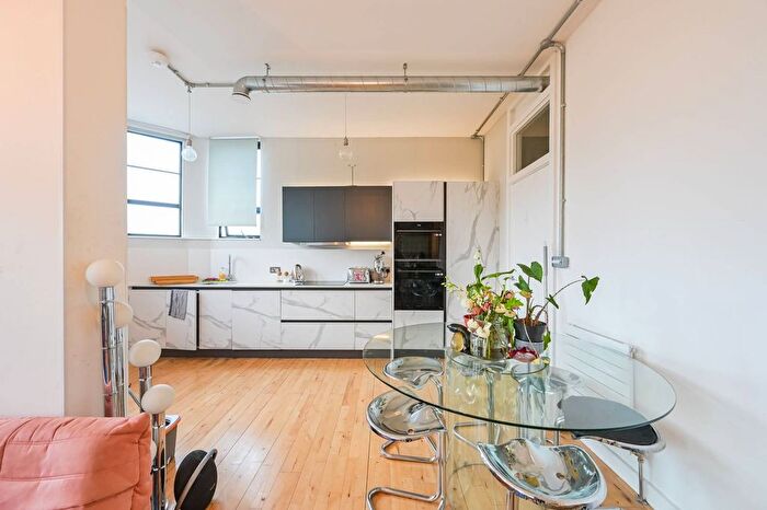 2 Bedroom Flat To Rent In Dehavilland Studios, Clapton, London, E5