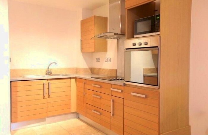1 Bedroom Apartment To Rent In City Tower, Limeharbour, Cross Harbour, Canary Wharf, London, E14