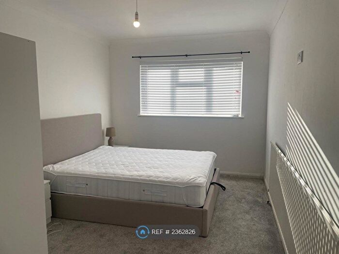 Studio To Rent In Highlands Avenue, Northampton, NN3