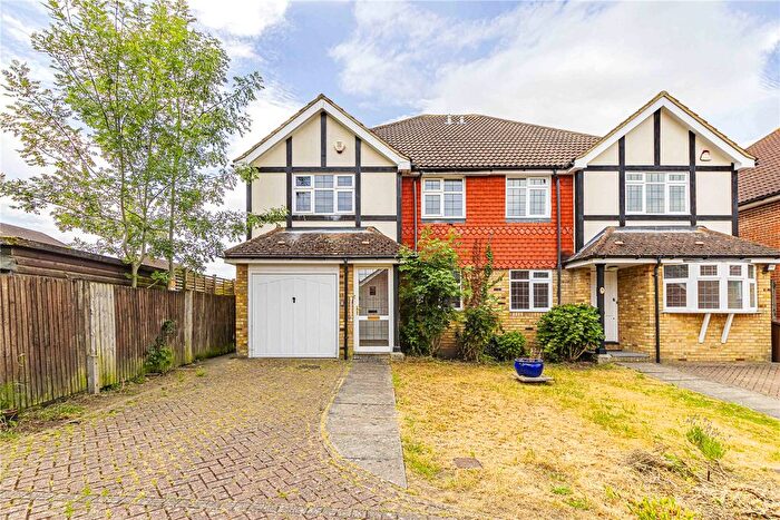 4 Bedroom Detached House To Rent In The Birches, Bushey, Hertfordshire, WD23