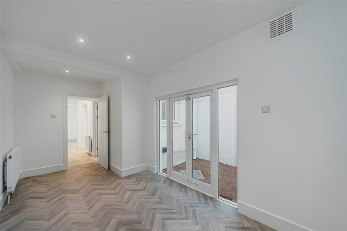 1 Bedroom Flat To Rent In Porten Road, London, W14