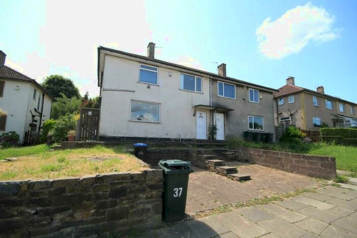 3 Bedroom Semi-Detached House To Rent In Rowantree Drive, Bradford, BD10