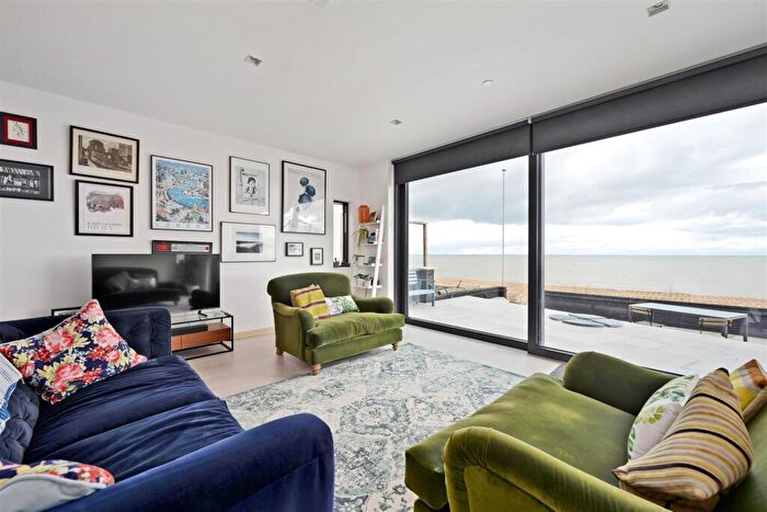 4 Bedroom Detached House For Sale In Coast Road, Pevensey Bay, Pevensey, BN24