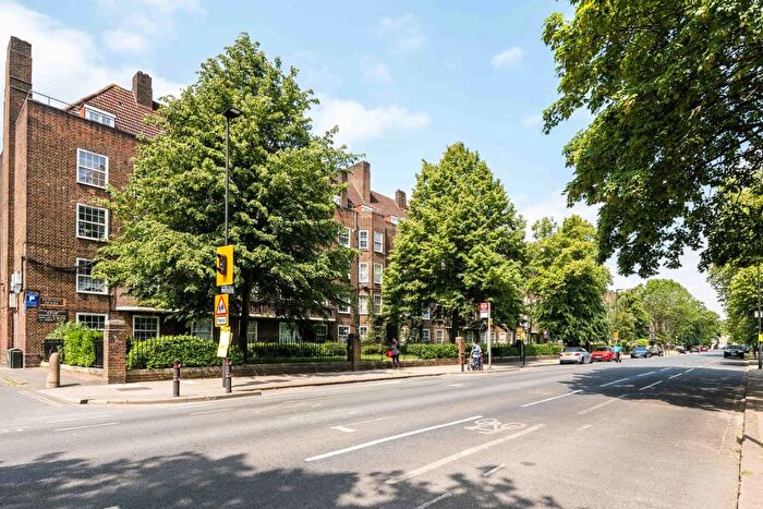 3 Bedroom Flat To Rent In Loughborough Road, London, SW9