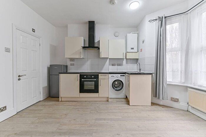 1 Bedroom Flat To Rent In London Road, Hackbridge, Wallington, SM6