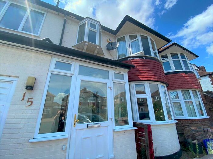 4 Bedroom Semi-Detached House To Rent In Dundela Gardens, Worcester Park, Greater London, KT4