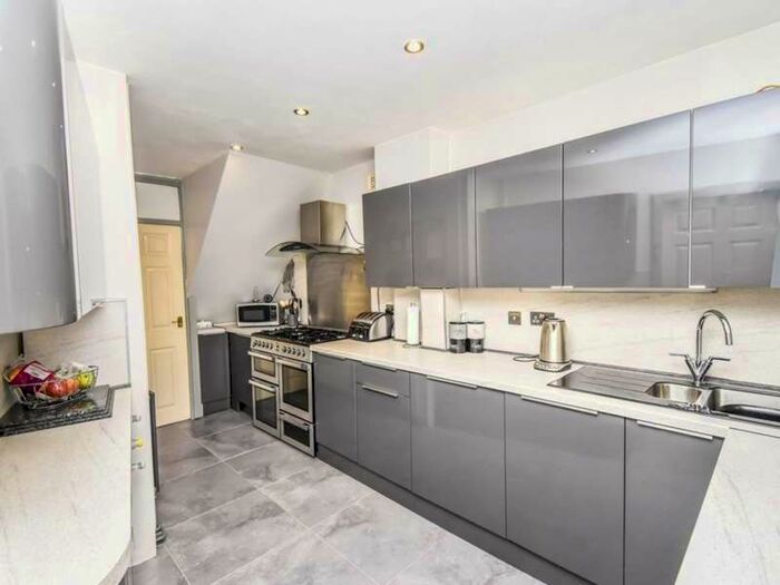 3 Bedroom Semi-Detached House To Rent In Mayors Croft, Coventry CV4