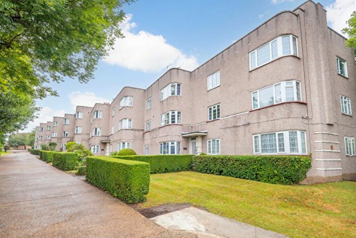 2 Bedroom Flat For Sale In Sutton Common Road, Sutton, SM1