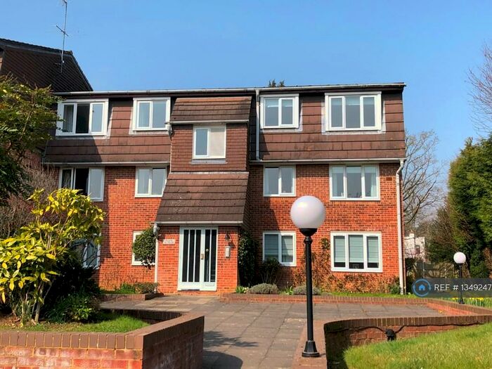 2 Bedroom Flat To Rent In Chepstow, Harpenden, AL5