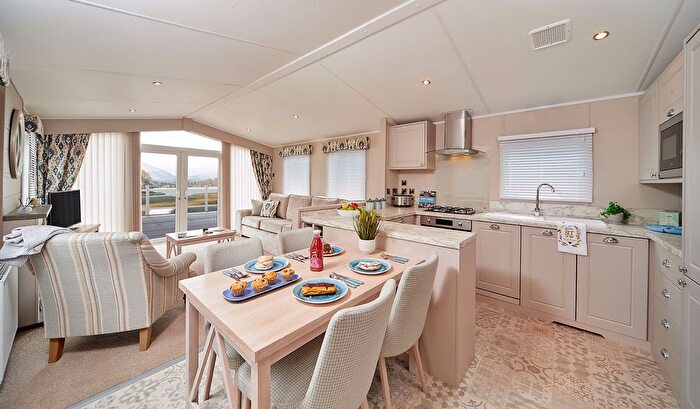 2 Bedroom Mobile/park Home For Sale In Rolston Road, Rolston, Hornsea, HU18